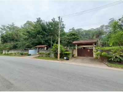 Chácara residencial ocupada com 924,48 m² construídos