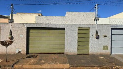 Casa com 2 Quartos e 2 Banheiros no Centro