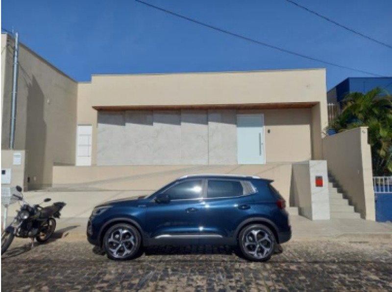 Casa térrea comercial 6 salas, 2 banheiros, 1 lavabo —