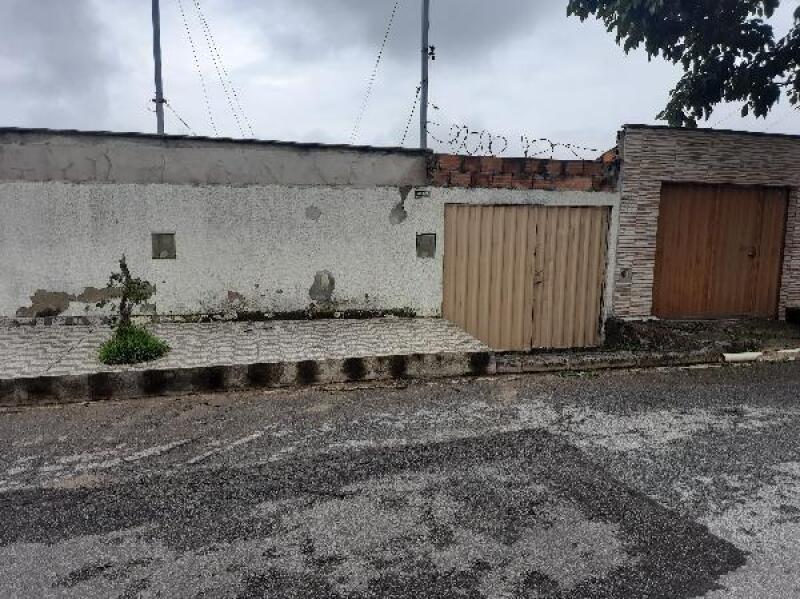 Casa com 2 quartos, 53,3m², terreno 217,51m², desocupada