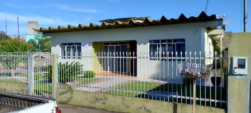 Terreno com casa residencial 3 quartos e 127m² construída