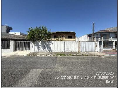 Casa com 3 Quartos e Térreo Comercial em São Vicente