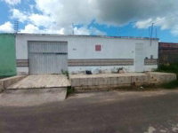Casa padrão desocupada com 1 vaga e 239m² construída