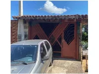 Casa inacabada de 2 pavimentos, 2 quartos e 2 banheiros