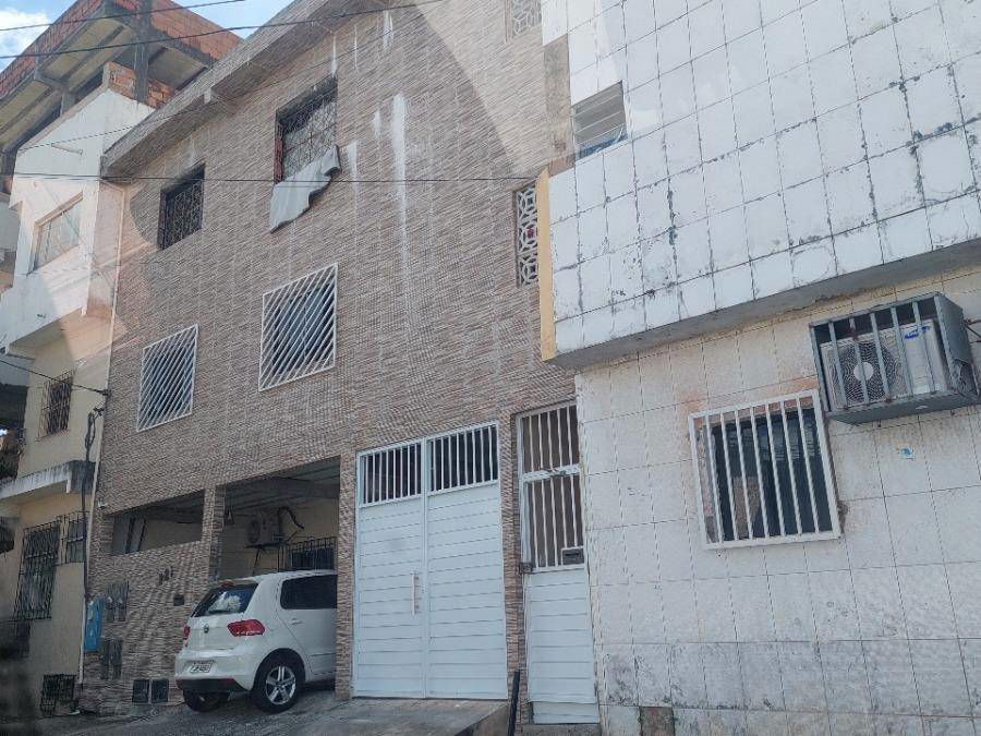 Casa ocupada com 282m² de área construída, ótima oportunidade