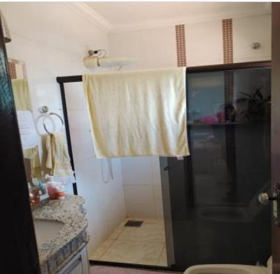 Casa com 407m², 2 banheiros, ocupada, em Goiânia