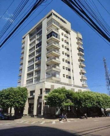 Apartamento 3 quartos, 2 banheiros, 246m²