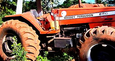 Trator Massey Ferguson 660 Ano 1995 4x4 em Funcionamento