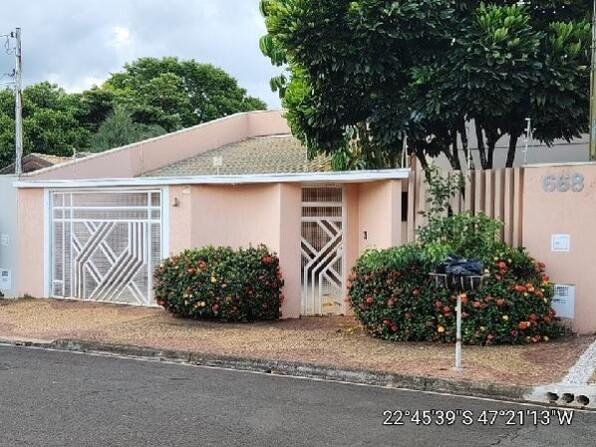 Casa com 3 quartos, 1 banheiro, 2 vagas e 186m² área privativa