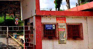 Clube com 22.826 m², piscinas e quadra em Belo Horizonte