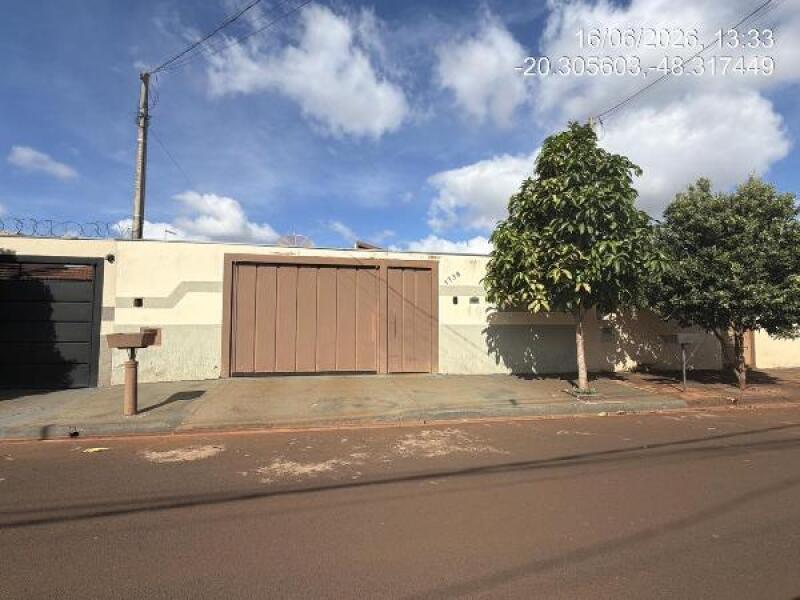 Casa com 2 quartos, 1 banheiro e 106 m²