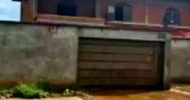 Casa em leilão com 4 quartos e 3 banheiros