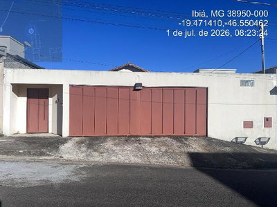 Casa com 3 Quartos e 1 Vaga em Ibiá-MG