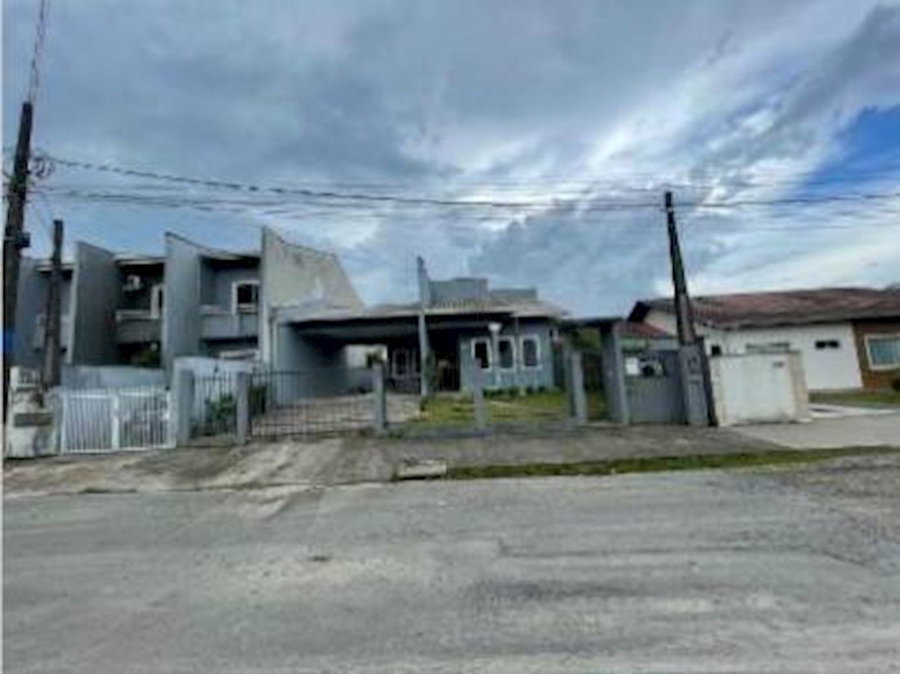 Casa com 3 dormitórios, 2 banheiros e 139,53 m² de área construída, ocupada