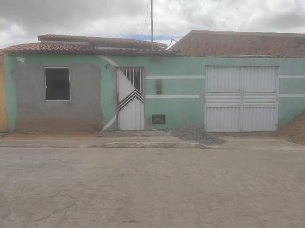 Casa 2 quartos, 1 banheiro, 1 vaga, 66.66m² construída, desocupada