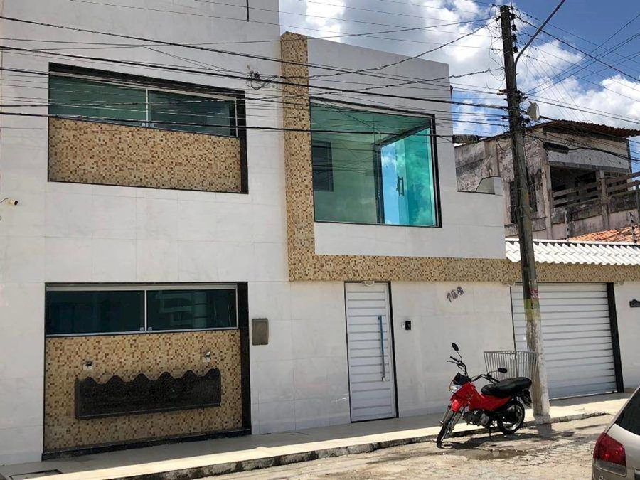 Casa padrão com 6 quartos, 2 vagas, 398,81m² construída, ocupada