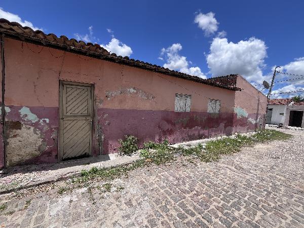 Casa 3 quartos, 1 banheiro, 1 vaga, 70m² construída, desocupada