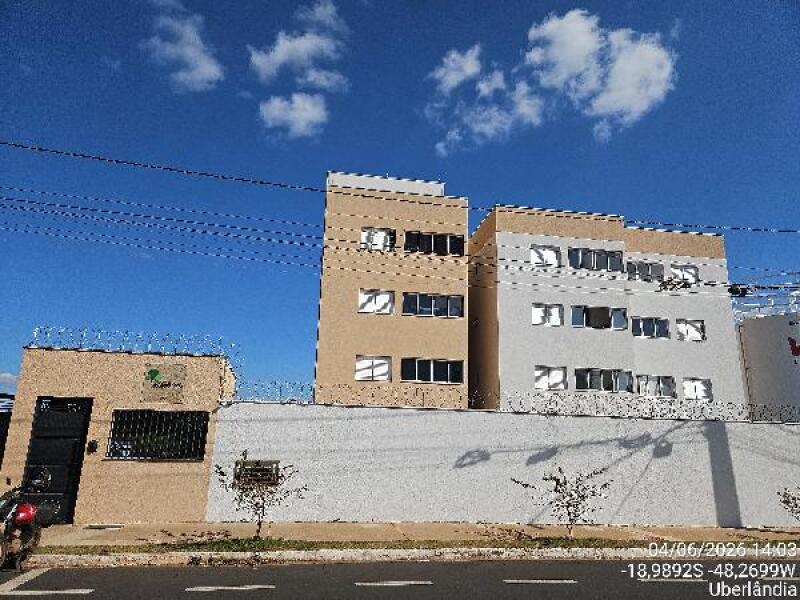 Apartamento com 2 quartos e vaga de garagem em Uberlândia