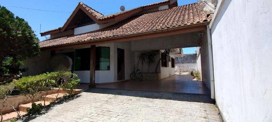 Casa em Balneário Stella Maris com 4 Quartos e 4 Banheiros