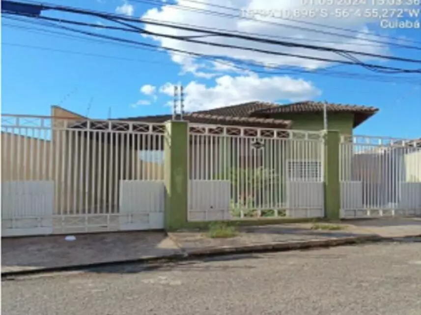 Casa com 5 dormitórios, 3 suítes e 2 vagas de garagem