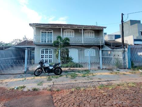 Casa espaçosa com 266m² construída, ocupada, pronta para investimento