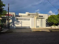 Casa ocupada com 3 quartos e 197 m² construídos