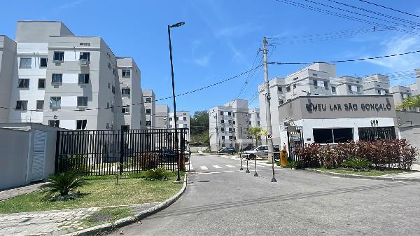 Apartamento com 2 Quartos e Área Privativa em São Gonçalo