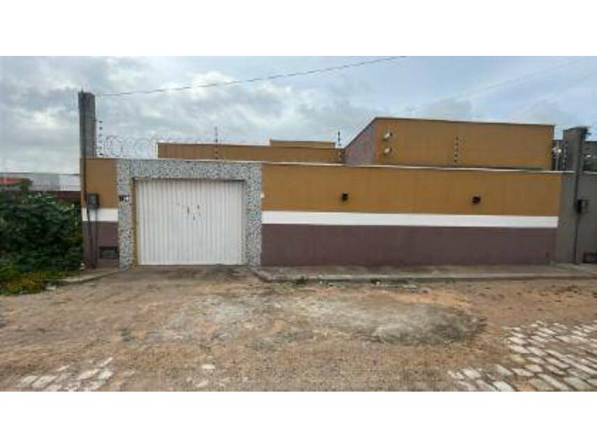Casa de alto padrão com 180m² em Tibau/RN - Leilão