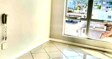 Conjunto de 2 Salas Comerciais Desocupadas na Av. Protásio Alves