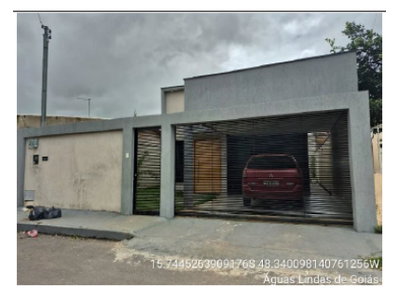 Casa ocupada com 2 quartos e 64,80 m² construídos