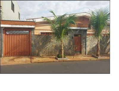 Imóvel Residencial em Ribeirão Preto com 286m² de terreno