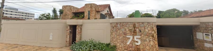 Casa com 489,68m², 2 pavimentos, desocupada