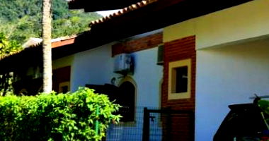Casa em Ubatuba/SP com 730m² próxima ao mar