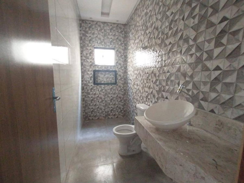 Casa 3 quartos, 2 banheiros, 97m² e terreno 180m² em Jardim Serrano - Ocupada