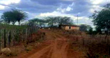 Sítio com casa sede e armazém em Betânia/PE