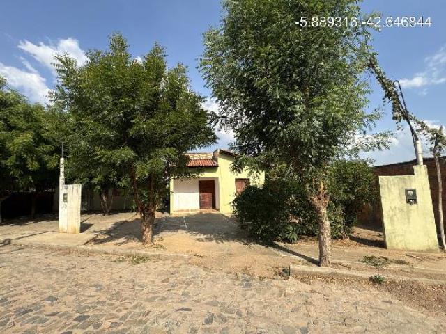 Casa com 2 quartos, 67,53m², terreno 351,75m², desocupada