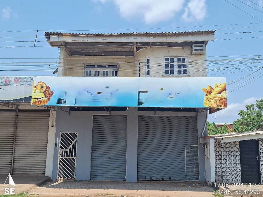 Loja Comercial padrão com 2 quartos e 2 banheiros, ocupada