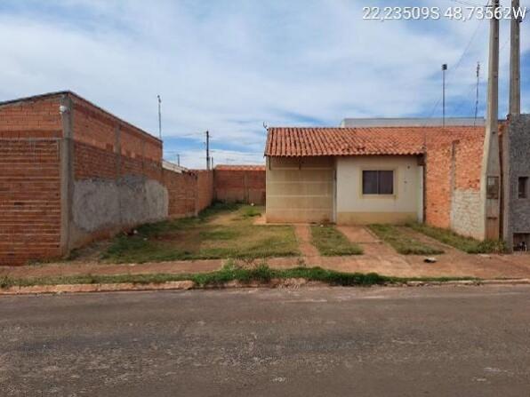 Casa com 2 quartos, 1 banheiro, 50,95m² área privativa, terreno 200m²