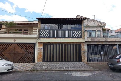 Sobrado com 2 quartos, 1 banheiro e 86m² de área construída