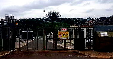 Casa com 3 quartos, 1 banheiro, 2 vagas e 71,9m² construída
