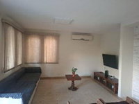 Casa desocupada com 5 quartos e 356,81 m²