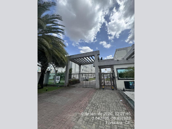 Apartamento com 2 quartos e vaga de garagem em Fortaleza