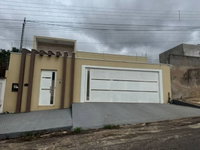 Casa com 3 dormitórios, 2 banheiros e 201 m² de área construída, desocupada