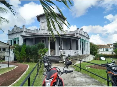 Imóvel Comercial Histórico com Piscina e 3 Apartamentos