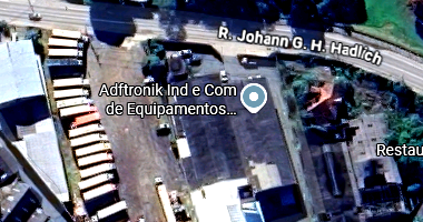 Terreno triangular 3.381m² com galpão e casa antiga em estado de abandono