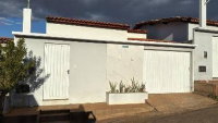 Casa com 3 quartos, 2 banheiros e 1 vaga de garagem, ocupada