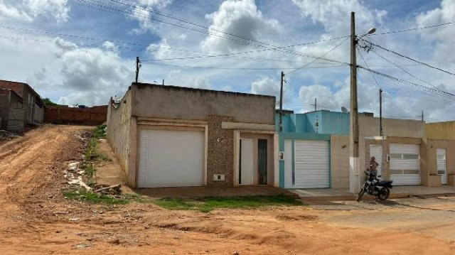 Casa com 3 quartos, 2 banheiros e 87,82 m² em Carira/SE