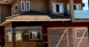 Sobrado com 4 quartos, 3 banheiros e 300m² de área construída