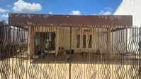 Casa ocupada com 4 quartos e 292,53 m² construídos