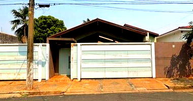 Casa com 50m² construída, 1 banheiro, ocupada, terreno 304m²
